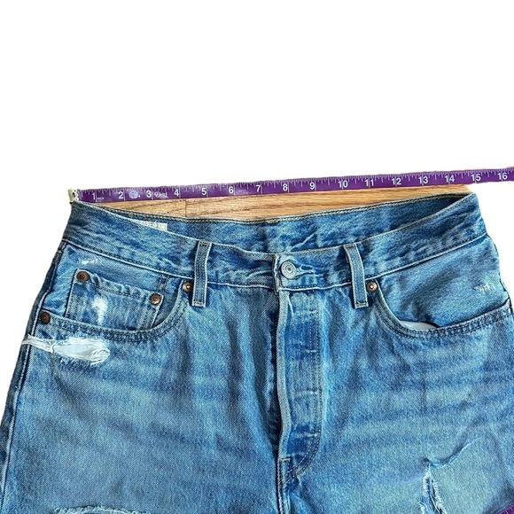 Levis Premium 501 Distressed Denim Cutoff Shorts Size 29 Medium Wash - Picture 6 of 10